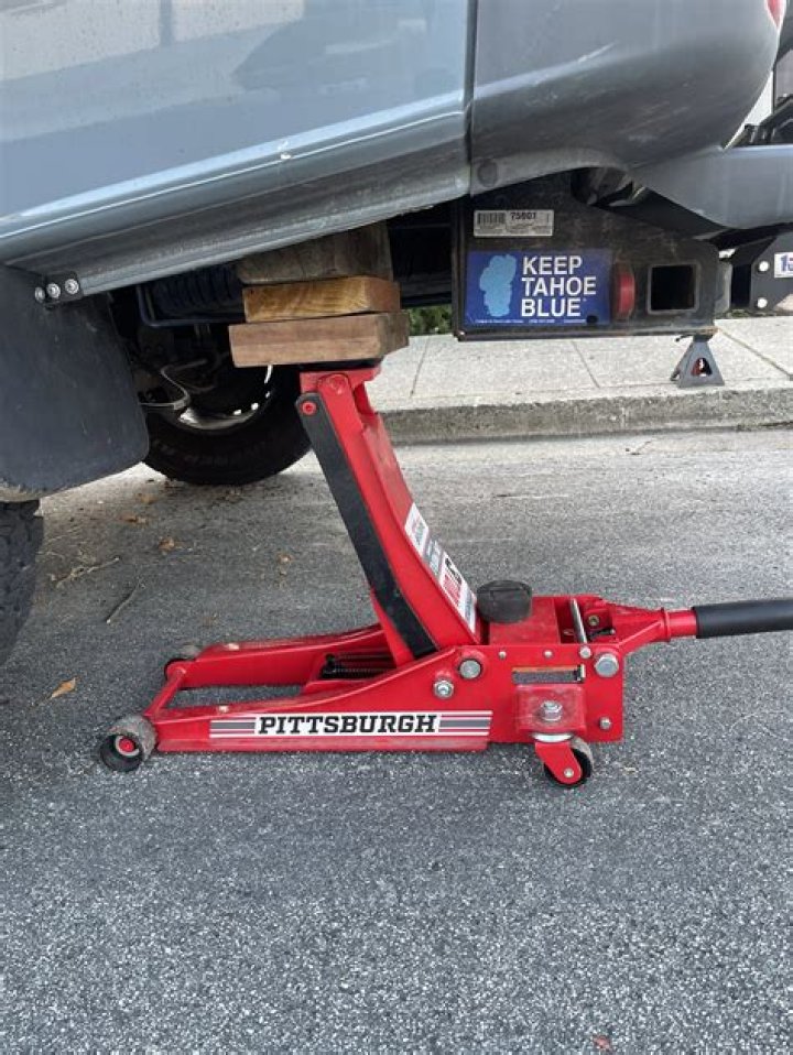 How do you install a pump jack brace