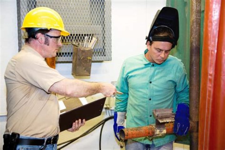 How much does a welding inspector make